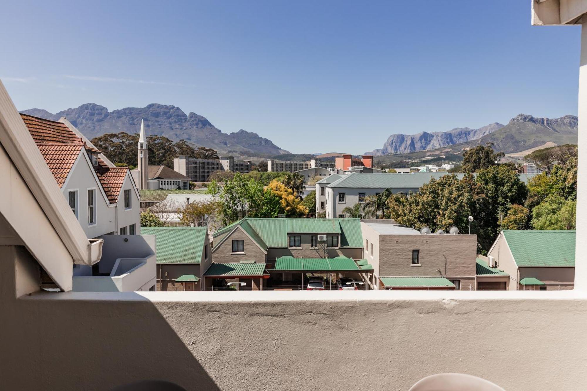 Silvertree Collective Spacious * Stellenbosch